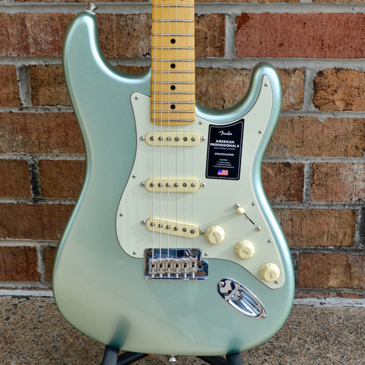 Fender American Professional II Stratocaster®, Maple Fingerboard, Mystic Surf Green