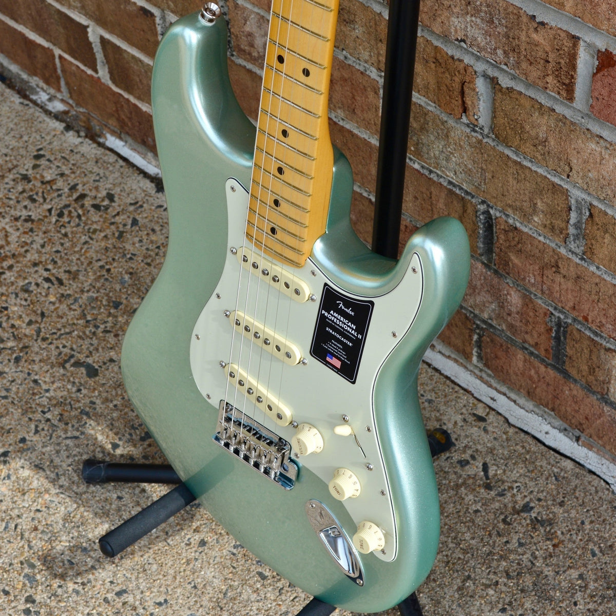 Fender American Professional II Stratocaster®, Maple Fingerboard, Mystic Surf Green