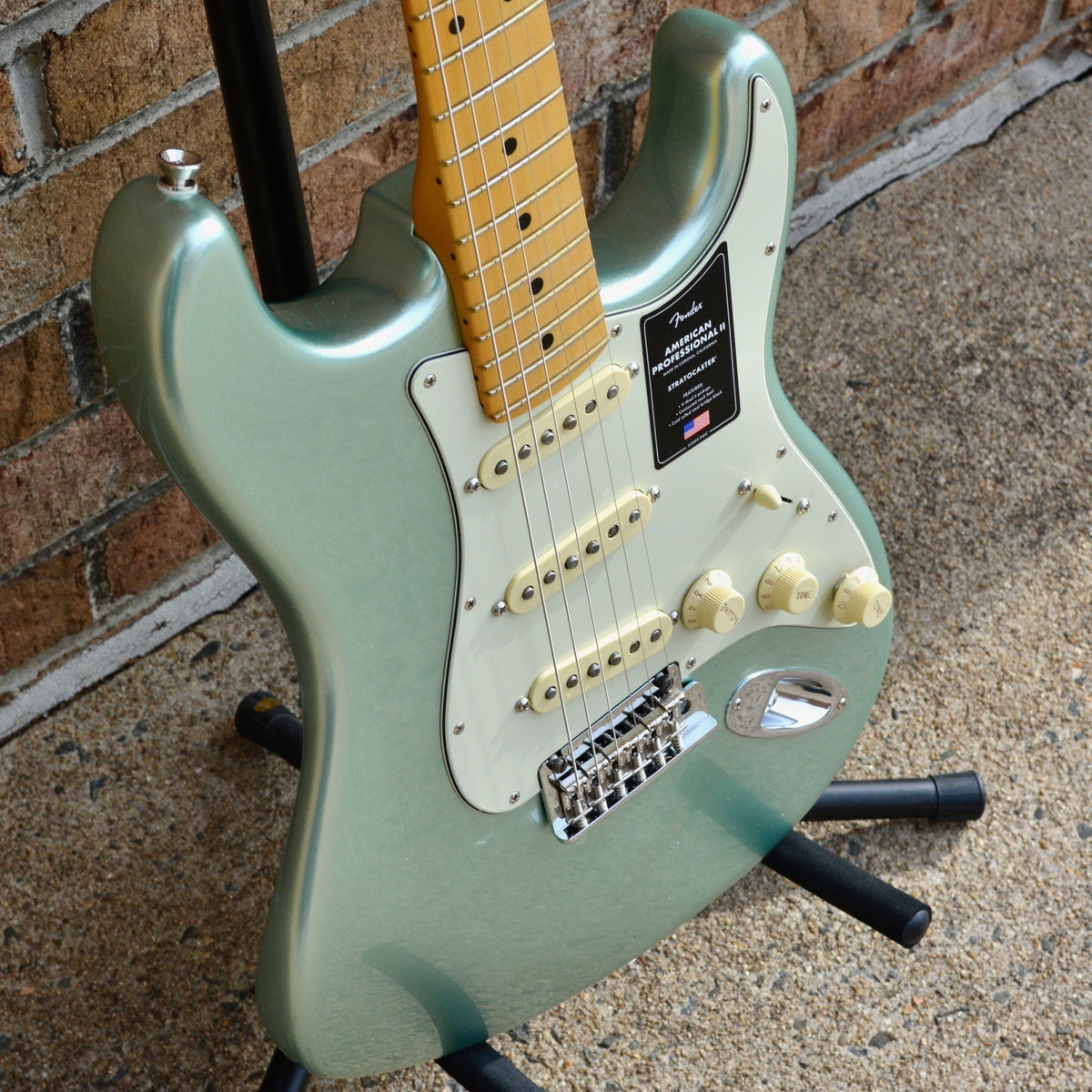 Fender American Professional II Stratocaster®, Maple Fingerboard, Mystic Surf Green