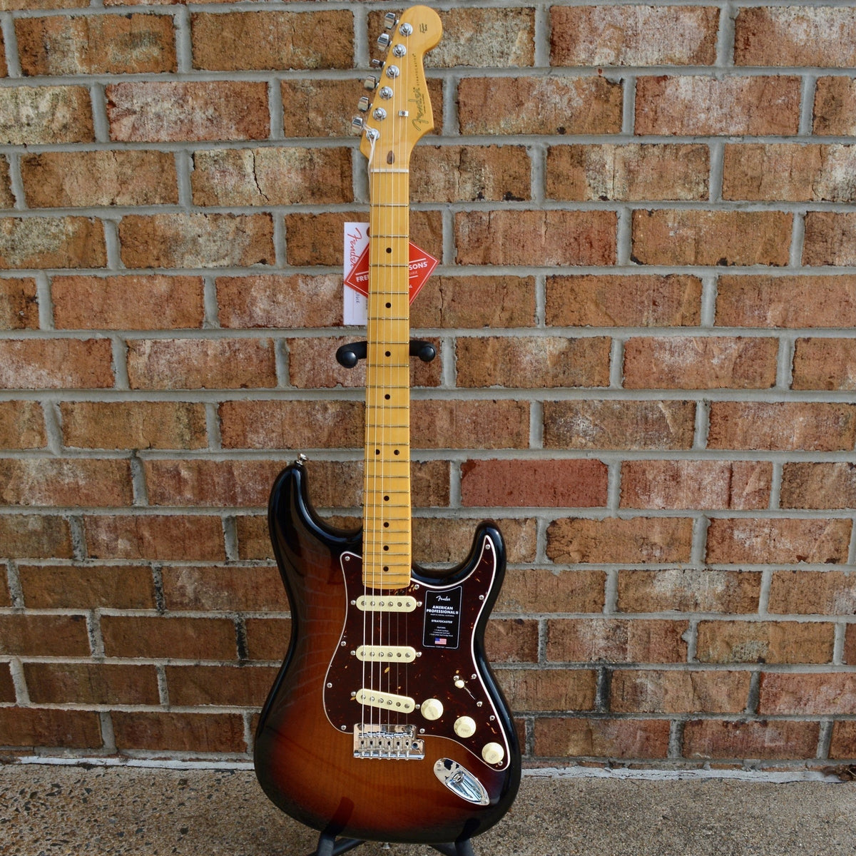 Fender American Professional II Stratocaster®, Maple Fingerboard, 3-Color Sunburst