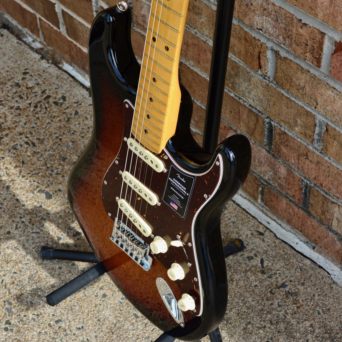 Fender American Professional II Stratocaster®, Maple Fingerboard, 3-Color Sunburst