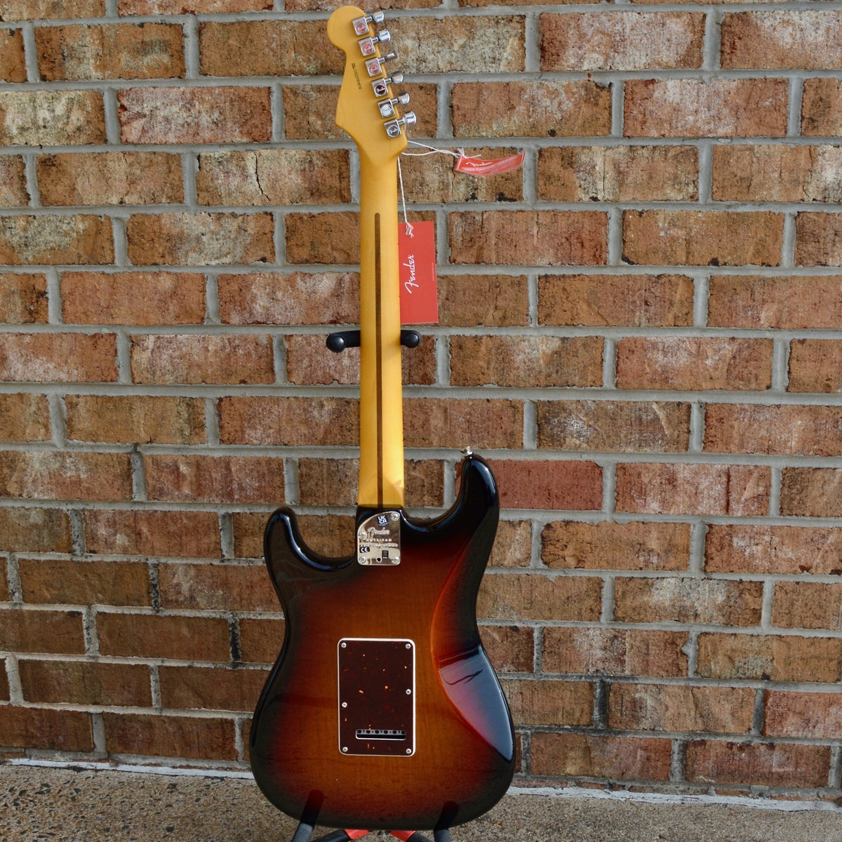 Fender American Professional II Stratocaster®, Maple Fingerboard, 3-Color Sunburst