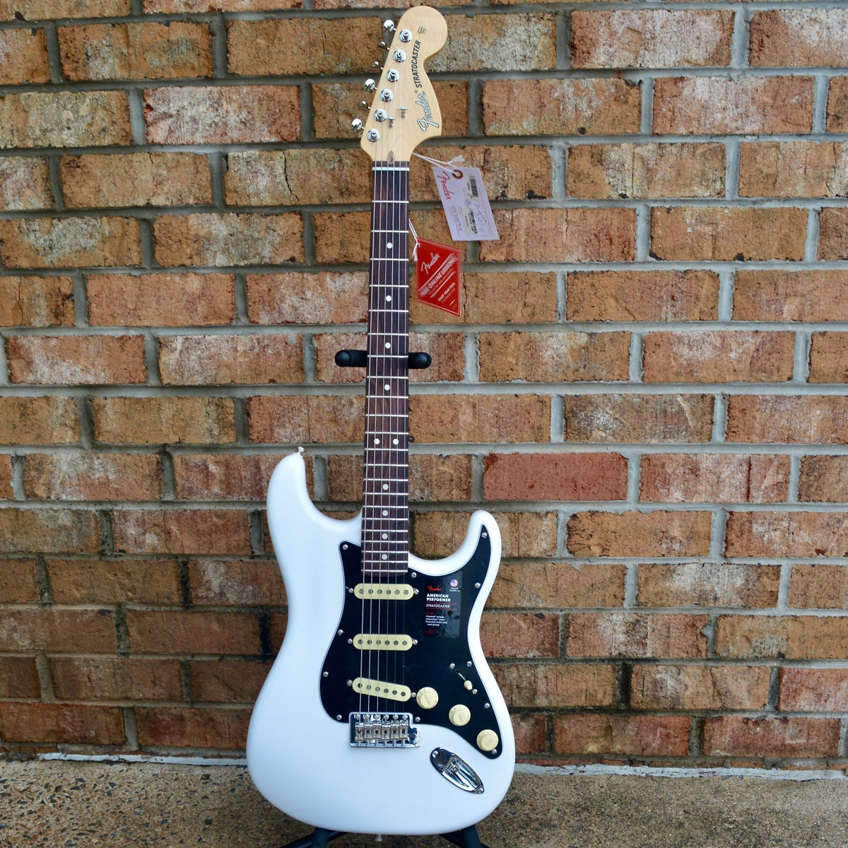 Fender American Performer Stratocaster®, Rosewood Fingerboard, Arctic White