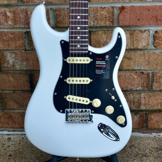 Fender American Performer Stratocaster®, Rosewood Fingerboard, Arctic White