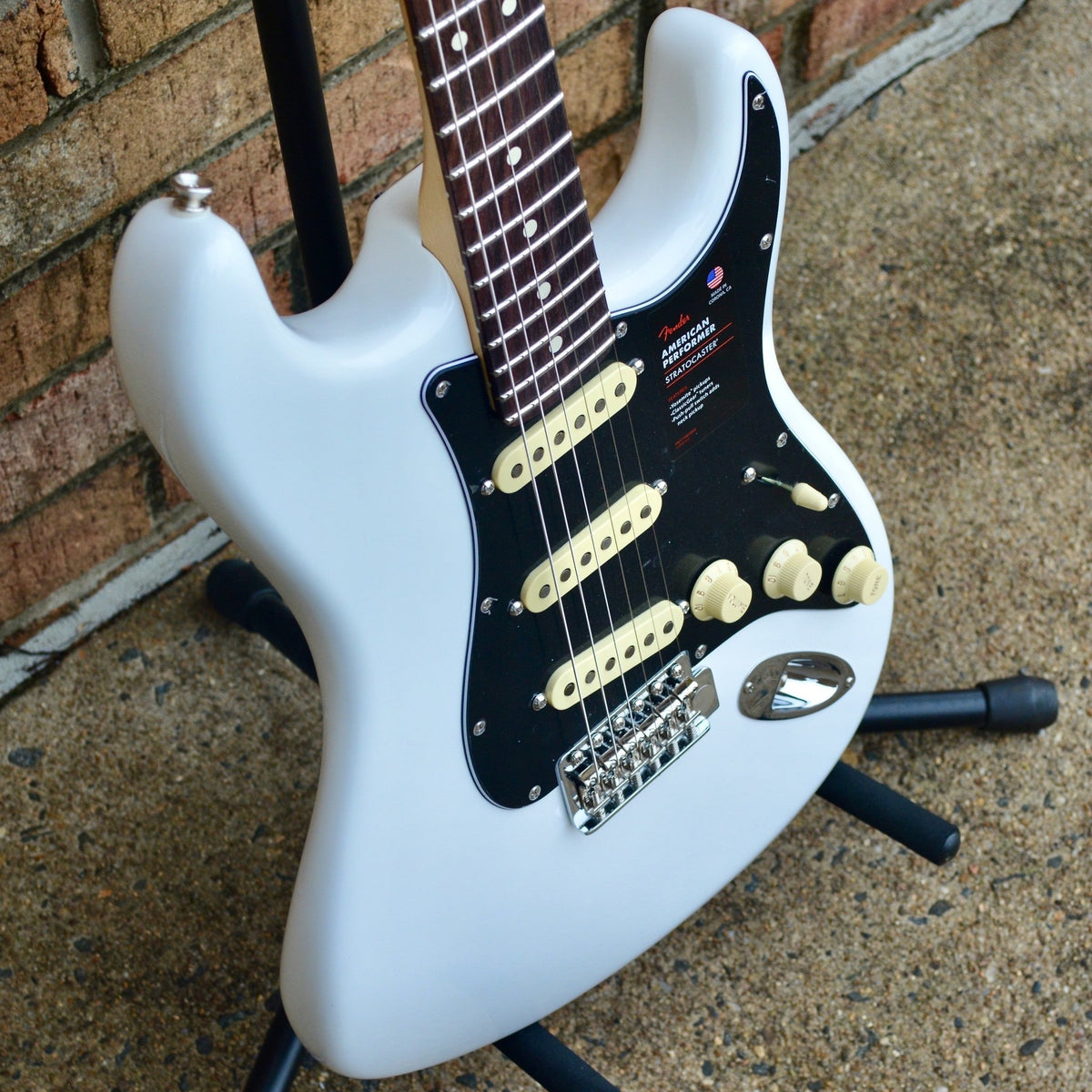 Fender American Performer Stratocaster®, Rosewood Fingerboard, Arctic White
