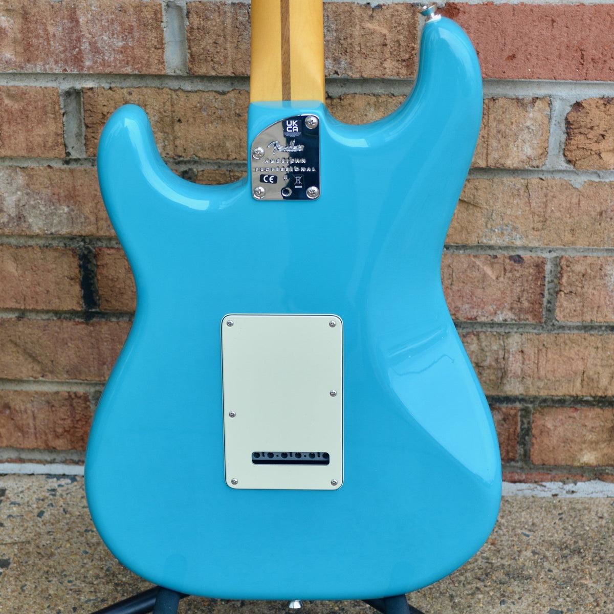 Fender American Professional II Stratocaster® HSS, Rosewood Fingerboard, Miami Blue