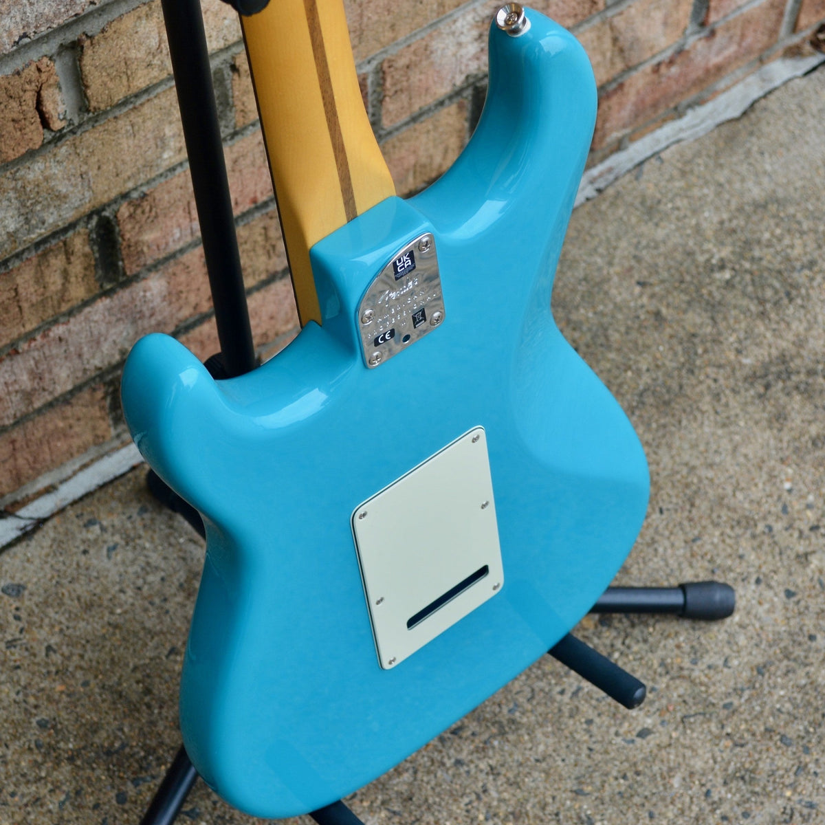 Fender American Professional II Stratocaster® HSS, Rosewood Fingerboard, Miami Blue